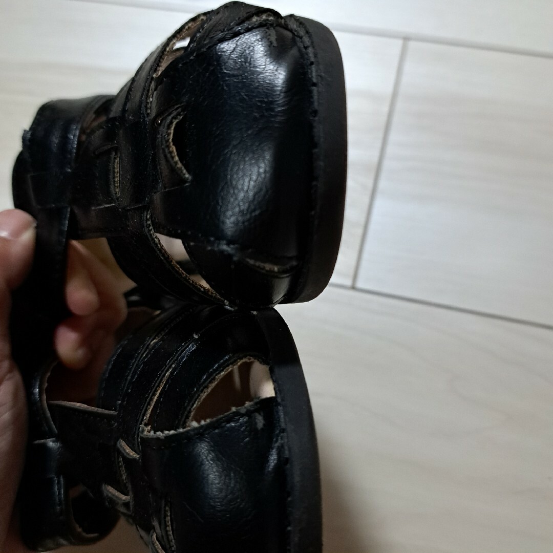 サンダル　黒　15cm キッズ/ベビー/マタニティのキッズ靴/シューズ(15cm~)(サンダル)の商品写真