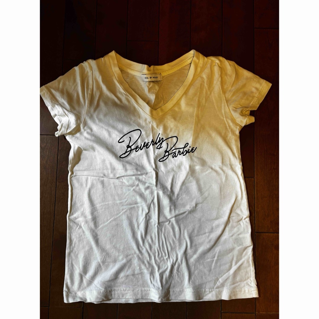 AZUL by moussy(アズールバイマウジー)のマウジー ＶネックホワイトTシャツ レディースのトップス(Tシャツ(半袖/袖なし))の商品写真
