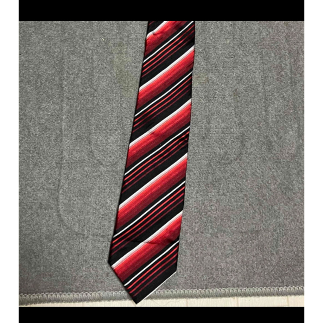 ネクタイ✳︎ストライプ✳︎赤黒白✳︎シンプル✳︎普段使い メンズのファッション小物(ネクタイ)の商品写真