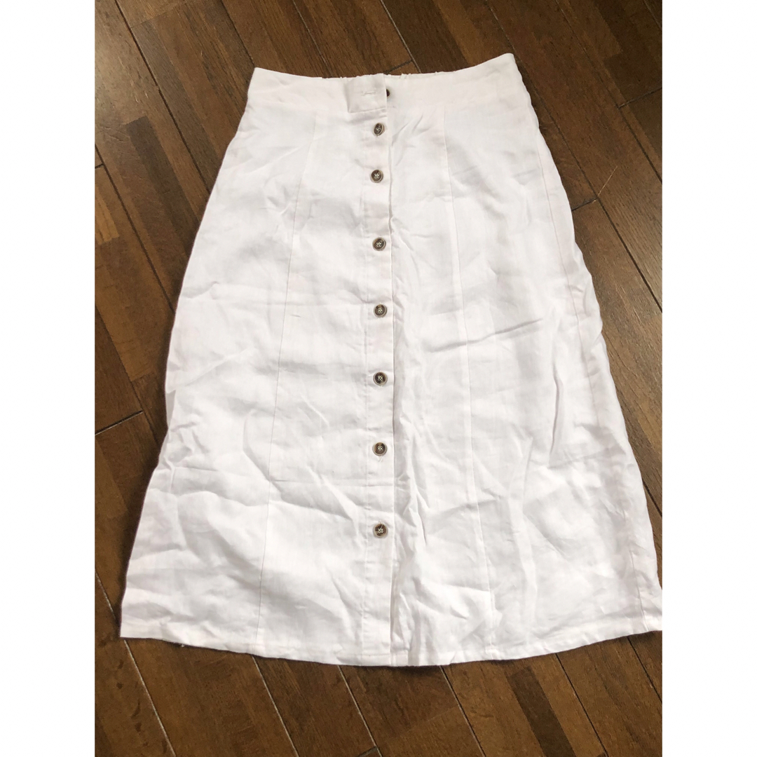 FOREVER 21(フォーエバートゥエンティーワン)のForever21 フォーエバー21  前ボタン 台形スカート 白　Sサイズ レディースのスカート(ひざ丈スカート)の商品写真