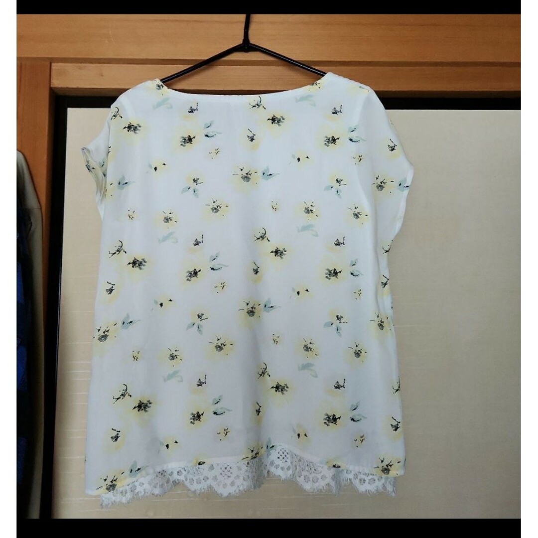 CINEMA CLUB(シネマクラブ)の花柄裾レースTシャツ レディースのトップス(Tシャツ(半袖/袖なし))の商品写真