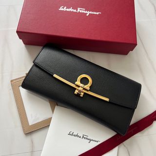 サルヴァトーレフェラガモ(Salvatore Ferragamo)の390 美品 Ferragamo サルヴァトーレフェラガモ 2つ折り 長財布(財布)