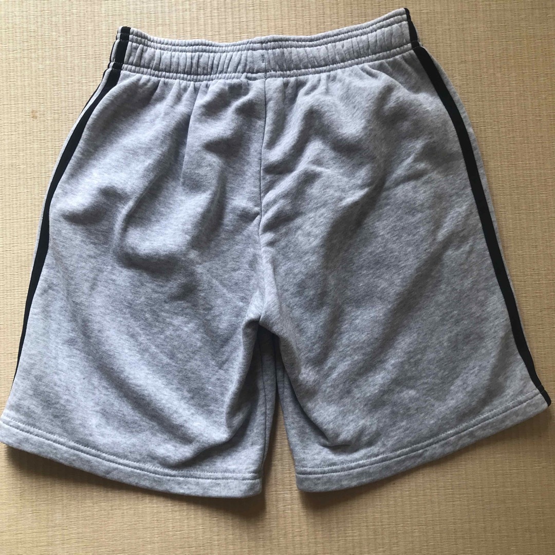 adidas(アディダス)のアディダス　ハーフパンツ　160 キッズ/ベビー/マタニティのキッズ服男の子用(90cm~)(パンツ/スパッツ)の商品写真