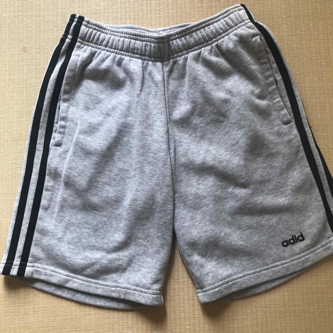 adidas(アディダス)のアディダス　ハーフパンツ　160 キッズ/ベビー/マタニティのキッズ服男の子用(90cm~)(パンツ/スパッツ)の商品写真