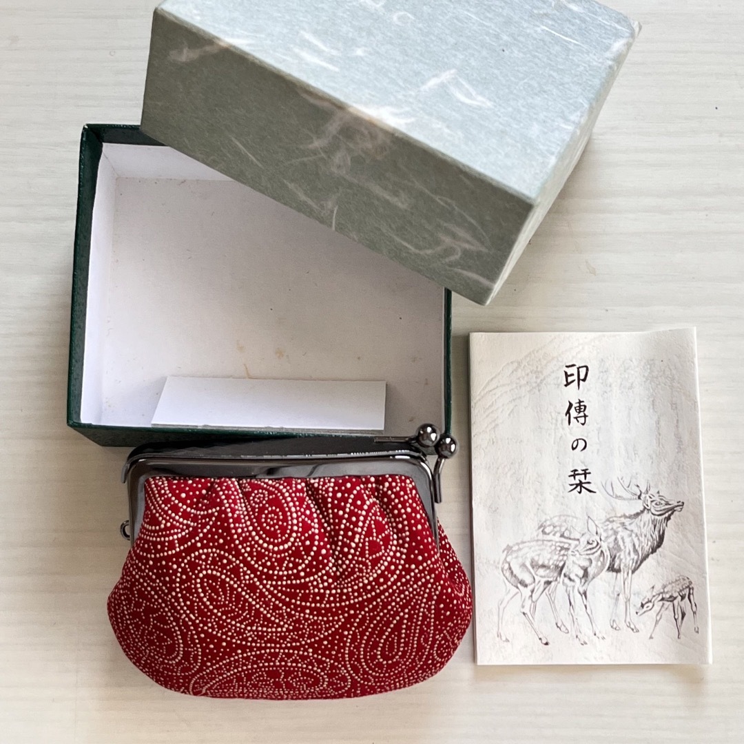 赤色の小銭入れ　がま口　甲州印傳　池田商店　和風　伝統　日本製 レディースのファッション小物(コインケース)の商品写真