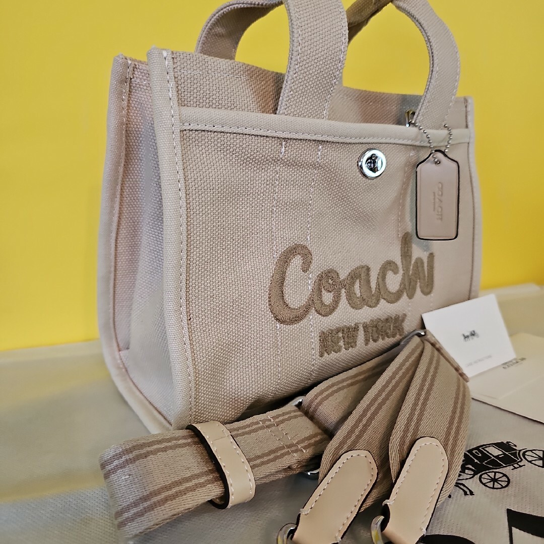 COACH(コーチ)のCOACH カーゴ トート 26 斜めがけ ミニトート 2way 男女兼用 新品 レディースのバッグ(トートバッグ)の商品写真
