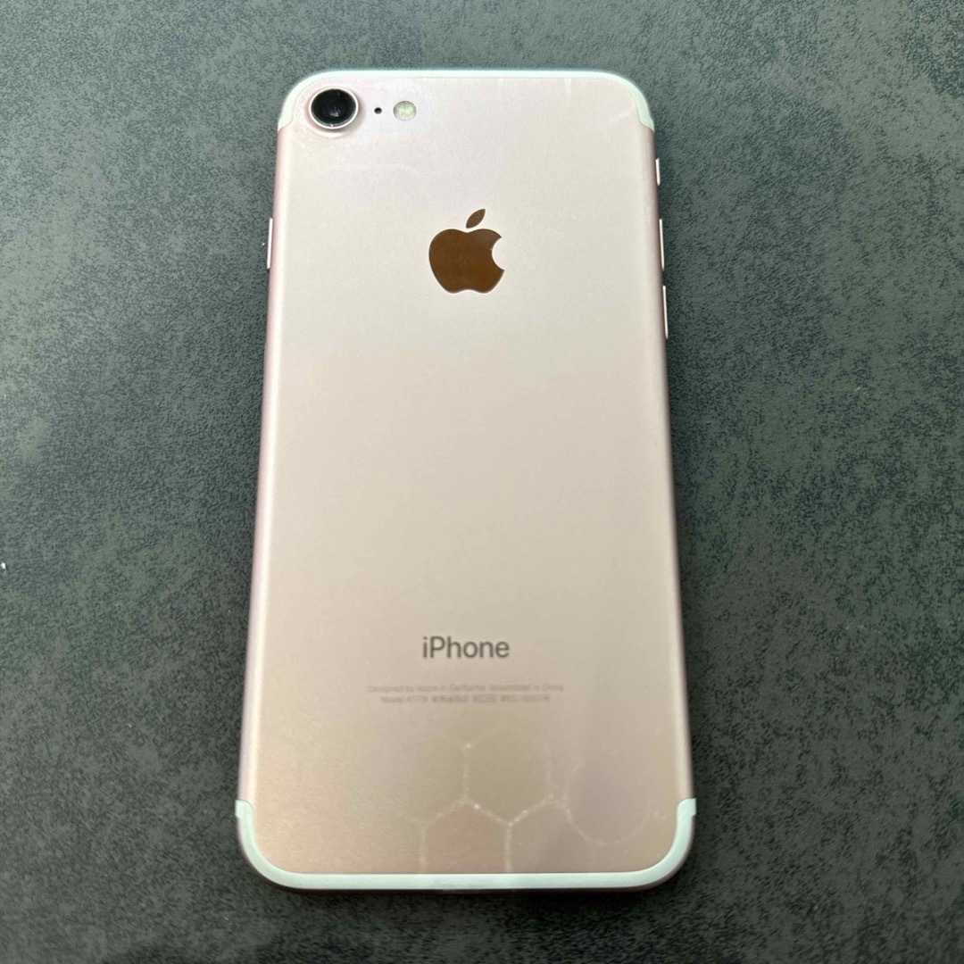 Apple(アップル)のiPhone7 128GB ピンク SIMロック スマホ/家電/カメラのスマートフォン/携帯電話(スマートフォン本体)の商品写真