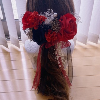 ヘッドドレス♡花束みたいな髪飾り 赤♡黒♡ゴールド(ヘアピン)