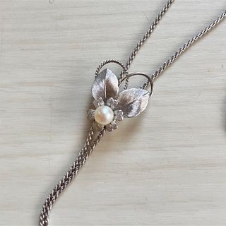 シルバー　お花とパールのネックレス　ペンダント(ネックレス)