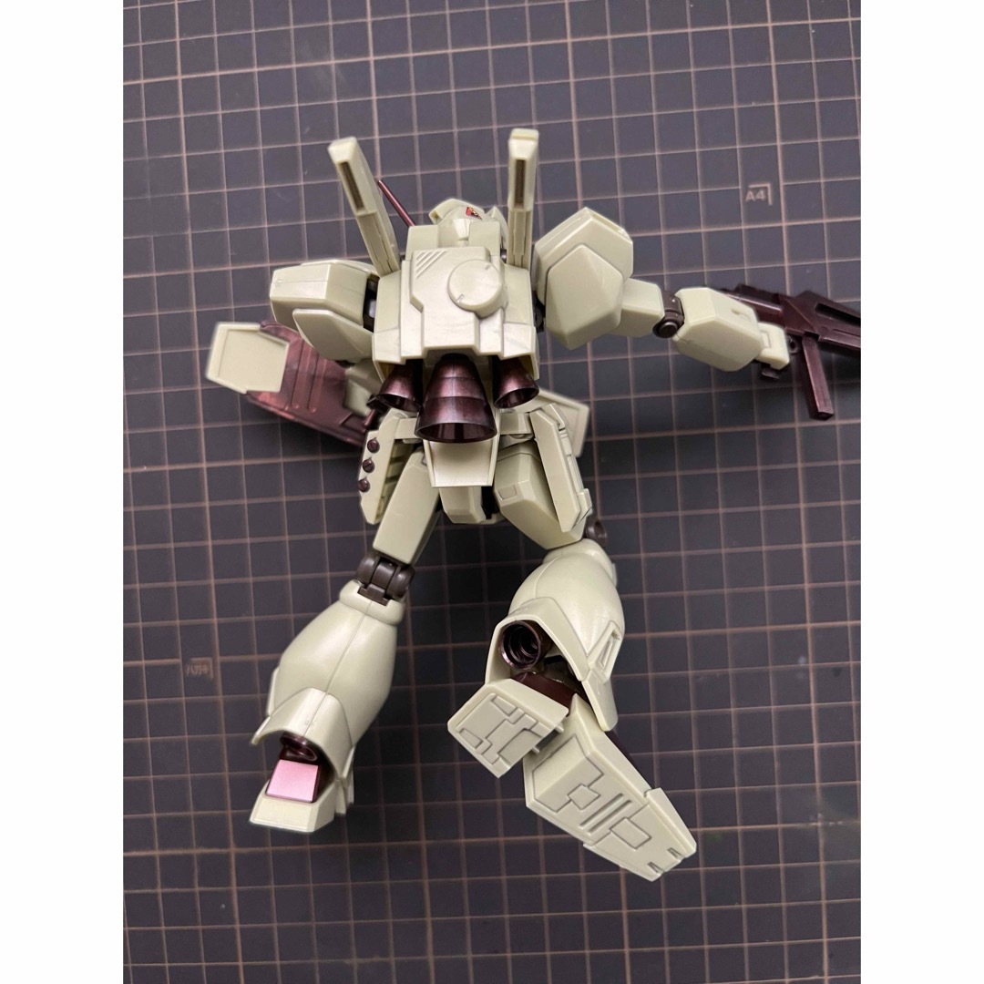 BANDAI(バンダイ)のHG ジェガン(アクシズショックイメージカラー) ガンプラ完成品 エンタメ/ホビーのおもちゃ/ぬいぐるみ(模型/プラモデル)の商品写真