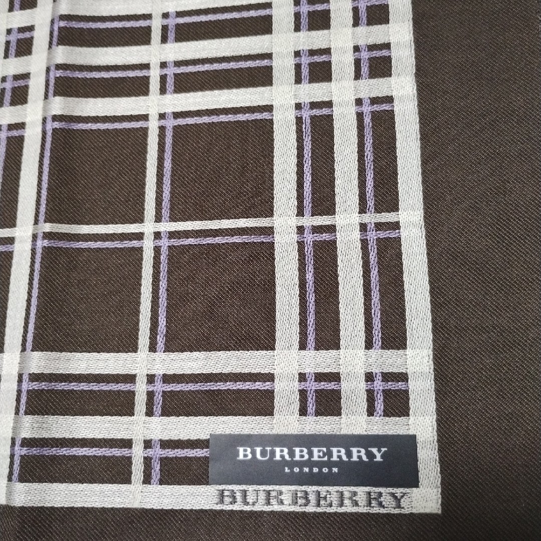 BURBERRY(バーバリー)の新品未使用☆BURBERRY バーバリーハンカチ☆女性が持ってもオシャレ！ メンズのファッション小物(ハンカチ/ポケットチーフ)の商品写真