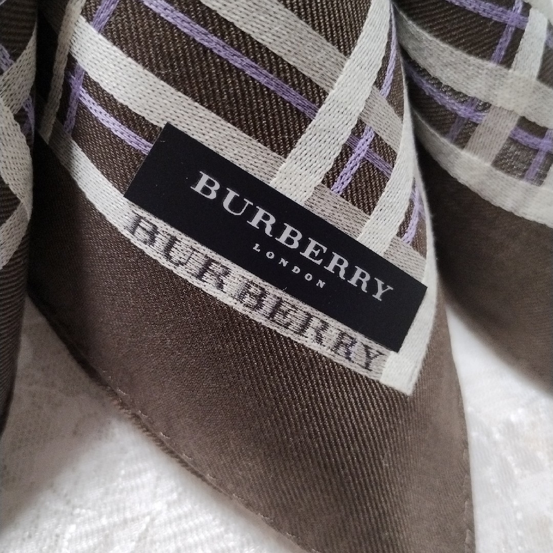 BURBERRY(バーバリー)の新品未使用☆BURBERRY バーバリーハンカチ☆女性が持ってもオシャレ！ メンズのファッション小物(ハンカチ/ポケットチーフ)の商品写真