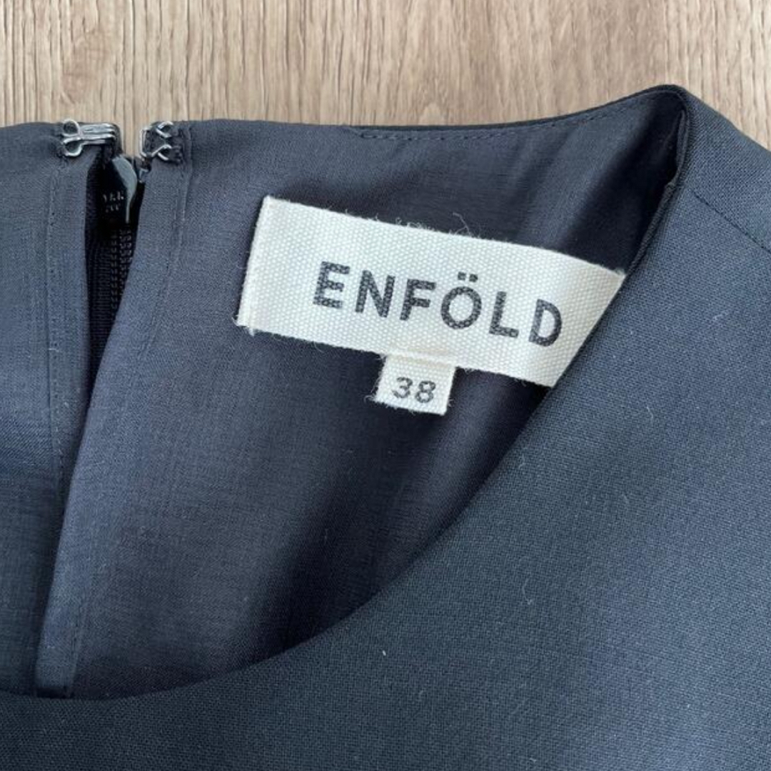 ENFOLD(エンフォルド)のENFOLD サマーウールアシンメトリーPO 38 ブラック レディースのトップス(シャツ/ブラウス(半袖/袖なし))の商品写真