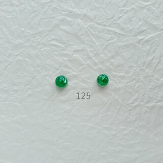 ハンドメイドピアス125　グリーン　緑　小粒　プチサイズ　レジン　ドーム　シェル(ピアス)