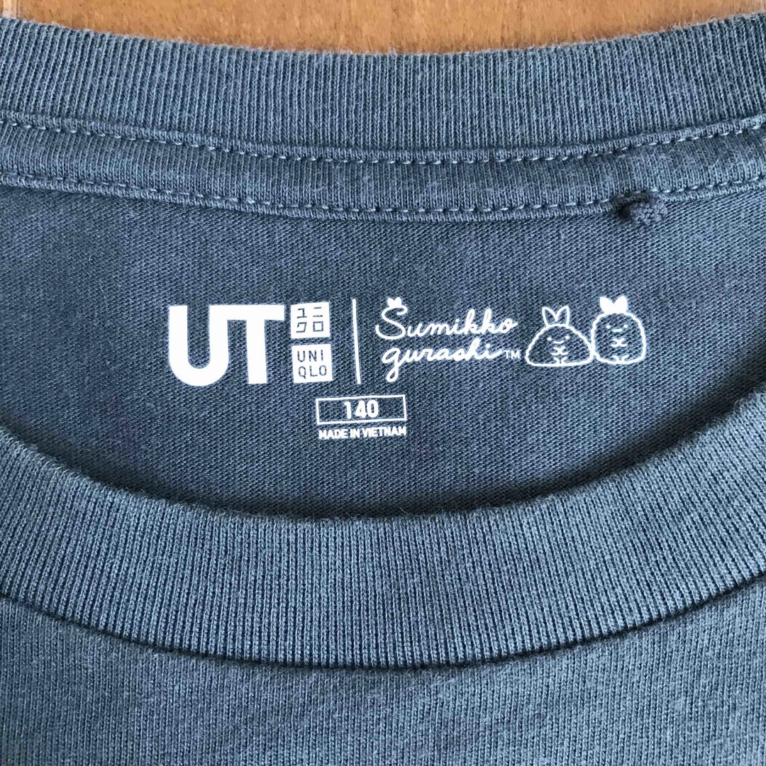 UNIQLO(ユニクロ)のユニクロ　UT　2023　すみっコぐらし　140㎝　Tシャツ　チャコールグレー キッズ/ベビー/マタニティのキッズ服女の子用(90cm~)(Tシャツ/カットソー)の商品写真