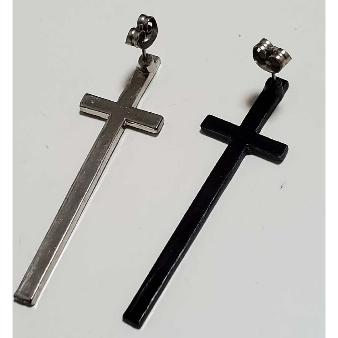 十字架　クロス　ピアス　シルバー　ブラック レディースのアクセサリー(ピアス)の商品写真