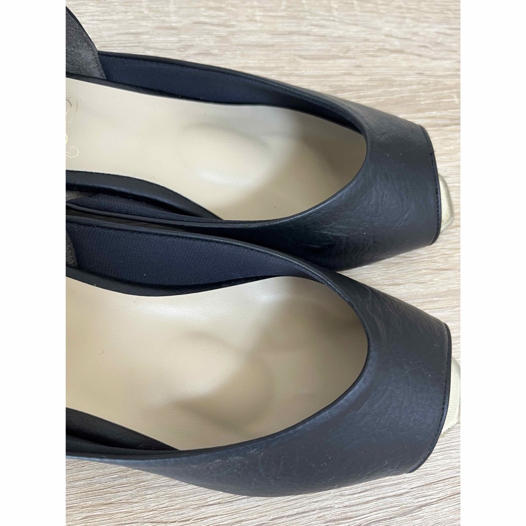 ブラック×ゴールドパンプス完売23cm レディースの靴/シューズ(ハイヒール/パンプス)の商品写真
