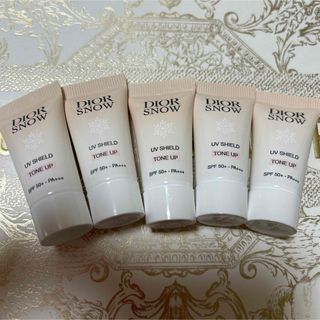 クリスチャンディオール(Christian Dior)のスノー UV シールド トーンアップ 50+ (SPF50+/PA+++)(化粧下地)