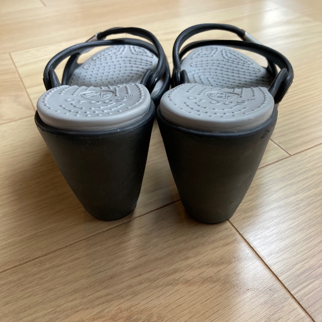 crocs(クロックス)のクロックス　サイプラス　W7 23 24　黒　新古品　ヒールサンダル　23.5 レディースの靴/シューズ(サンダル)の商品写真