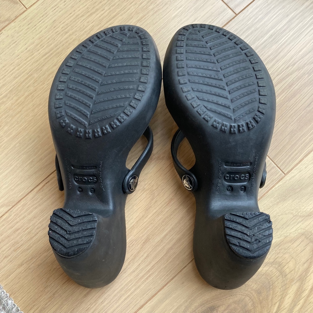 crocs(クロックス)のクロックス　サイプラス　W7 23 24　黒　新古品　ヒールサンダル　23.5 レディースの靴/シューズ(サンダル)の商品写真