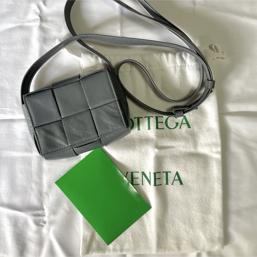 Bottega Veneta(ボッテガヴェネタ)のボッテガヴェネタ　カセット　グレー 　キャンディ　ショルダー バッグ レディースのバッグ(ショルダーバッグ)の商品写真