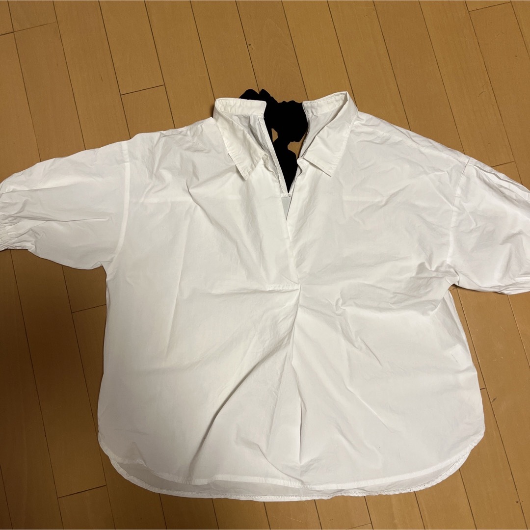 MURUA(ムルーア)のMURUA ムルーア バックリボン プルオーバー シャツ ホワイト レディースのトップス(シャツ/ブラウス(長袖/七分))の商品写真