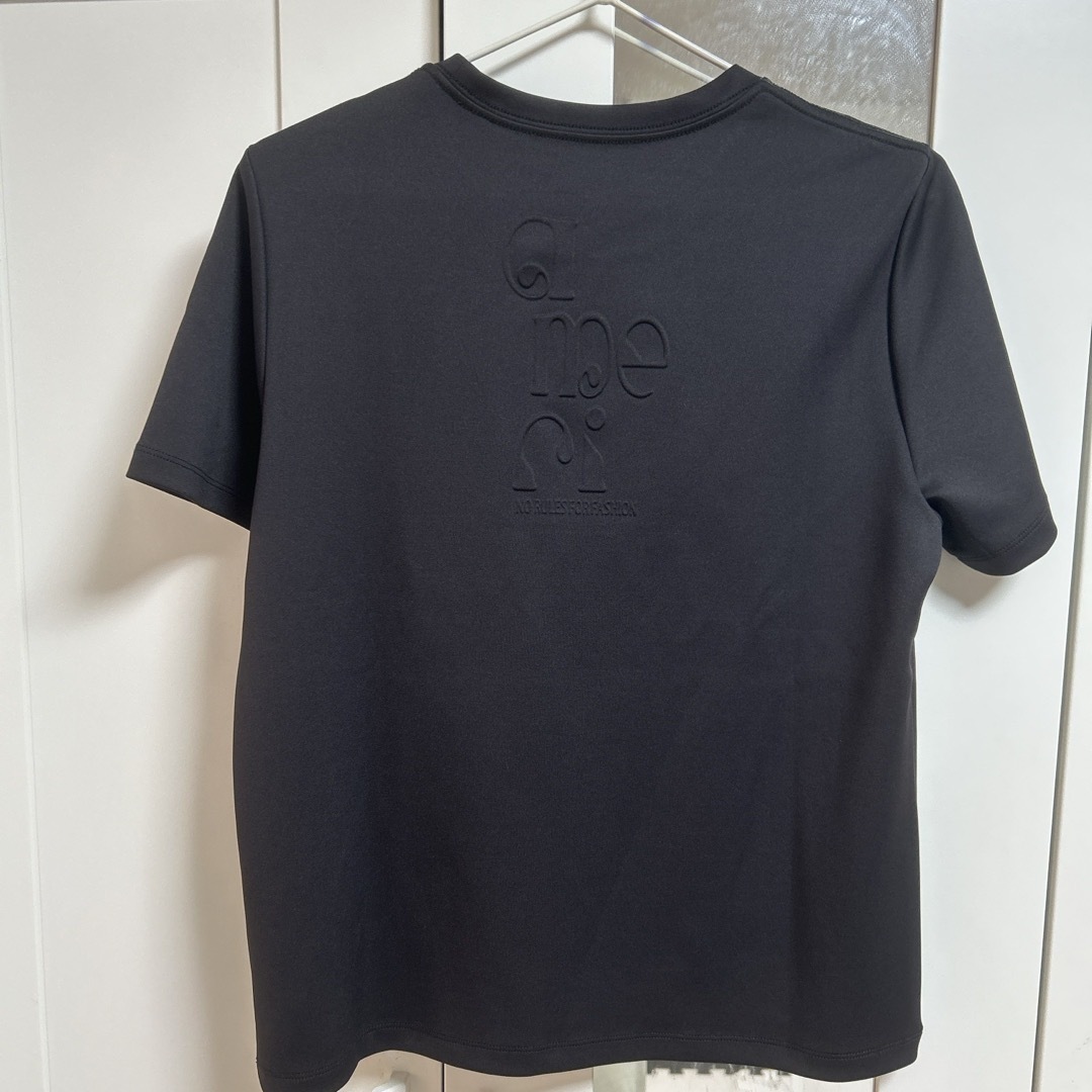 Ameri VINTAGE(アメリヴィンテージ)のAMERI アメリエンボスロゴティー レディースのトップス(Tシャツ(半袖/袖なし))の商品写真