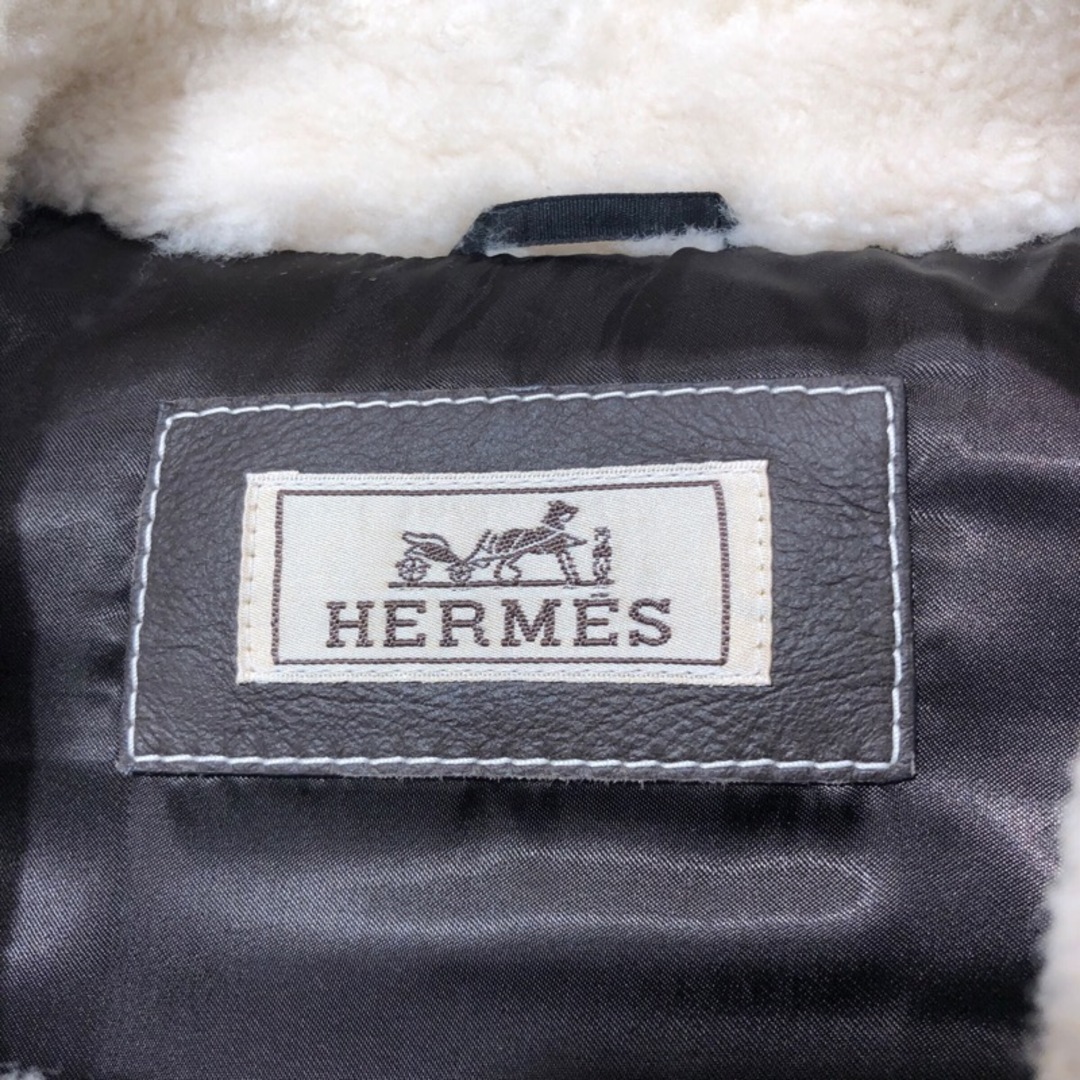 Hermes(エルメス)の　エルメス HERMES ムートンレザーベスト アイボリー/ブラウン ムートンレザー/キュプラ メンズ ベスト メンズのジャケット/アウター(ダウンベスト)の商品写真