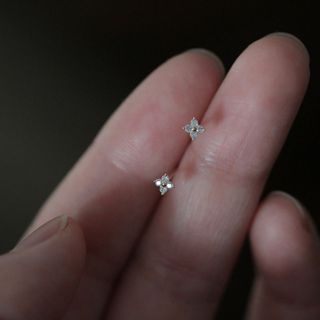 銀　シルバー　アクセサリー　ピアス　お花　フラワー　記念日　結婚　デート　4mm(ピアス)