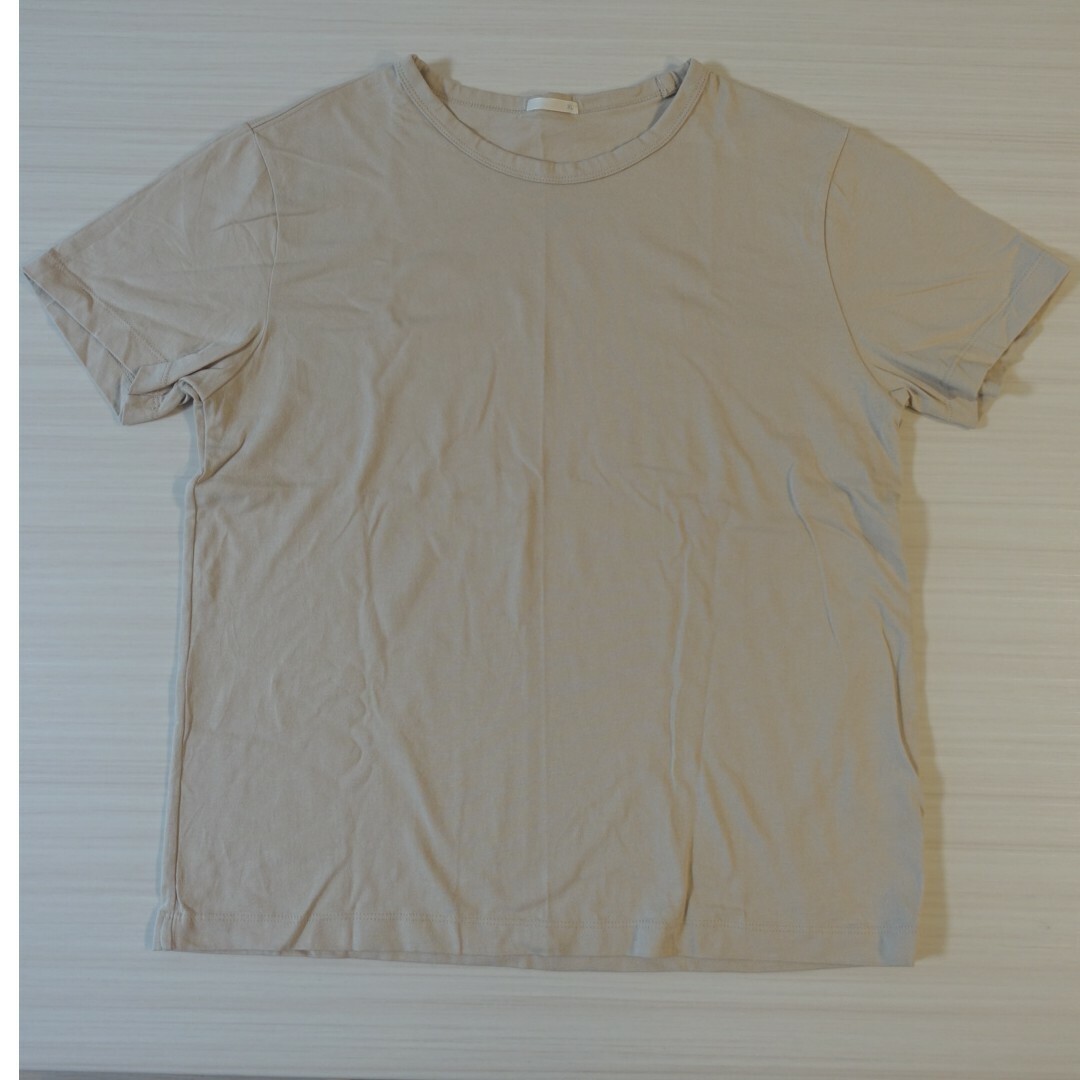 GU(ジーユー)の匿名配送　GU　Ｔシャツ　ベージュ　XL　大きいサイズ レディースのトップス(Tシャツ(半袖/袖なし))の商品写真