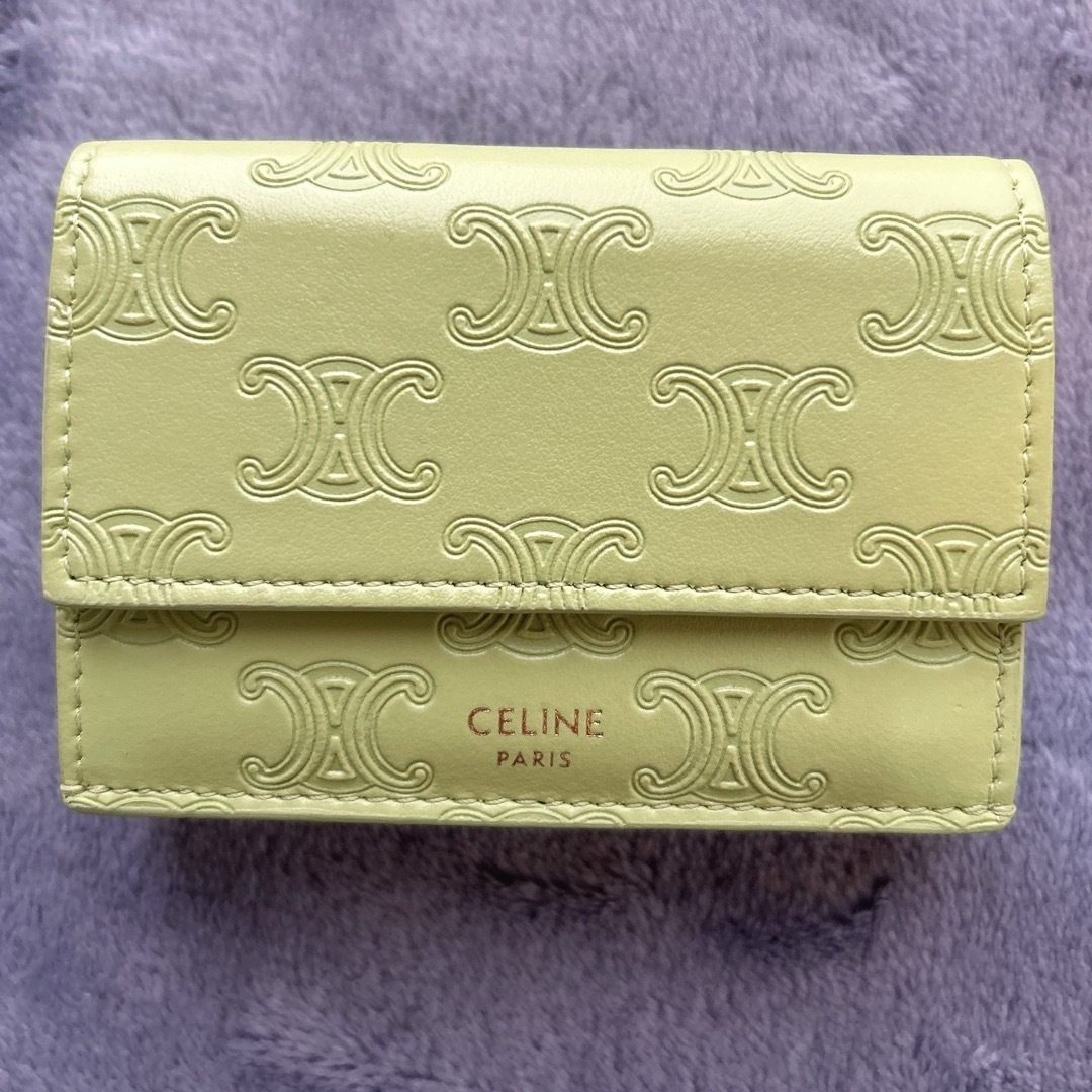 celine(セリーヌ)の★フォールドウォレット / トリオンフ エンボスド スムースカーフスキン★ レディースのファッション小物(財布)の商品写真