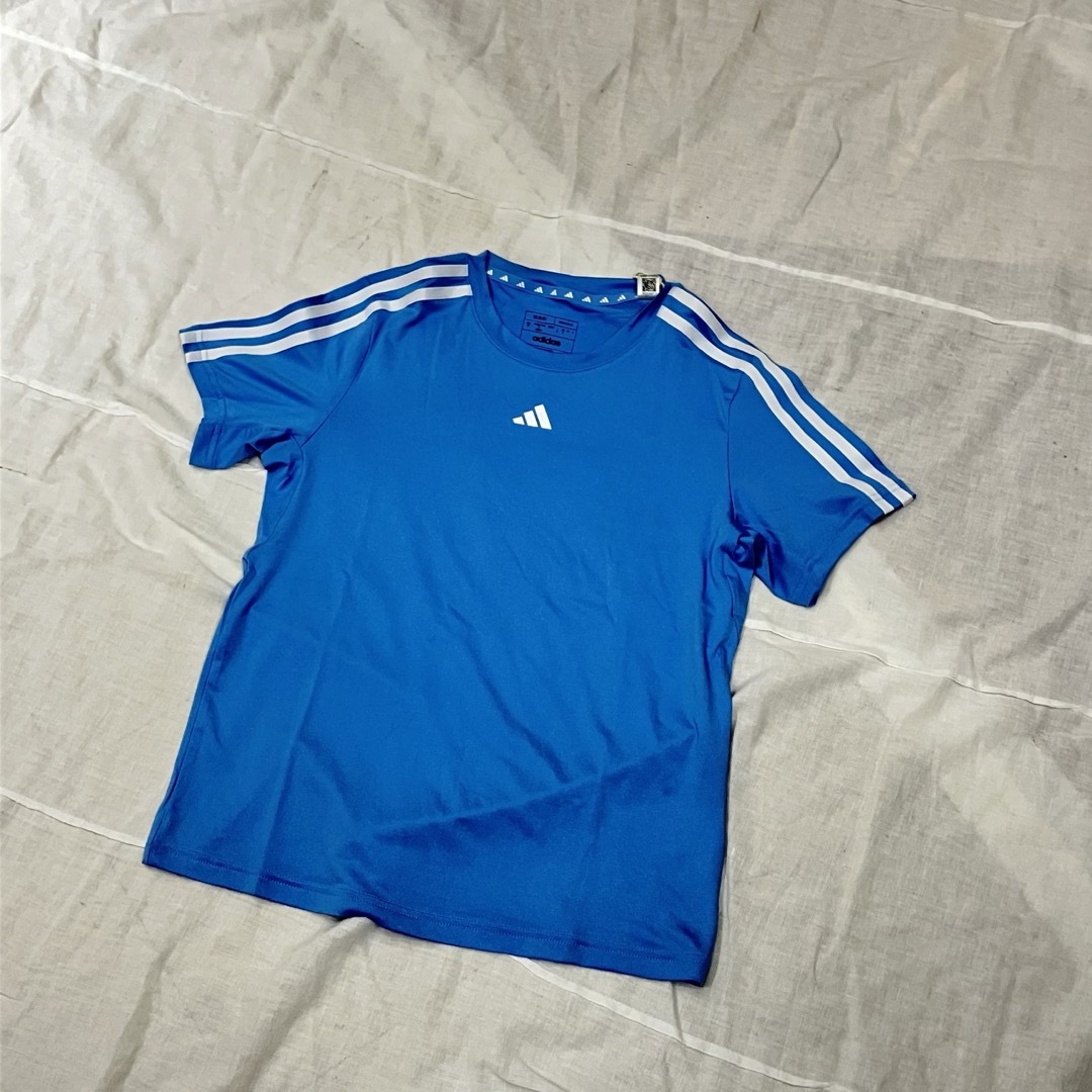 adidas(アディダス)の新品未使用品　adidas アディダス　レディースLサイズ　半袖Tシャツ　青 メンズのトップス(Tシャツ/カットソー(半袖/袖なし))の商品写真