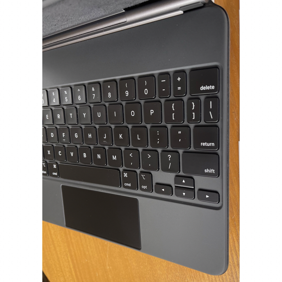 Apple(アップル)の新品同様11インチ iPad Pro用 Magic Keyboard 英語 US スマホ/家電/カメラのスマホアクセサリー(iPadケース)の商品写真