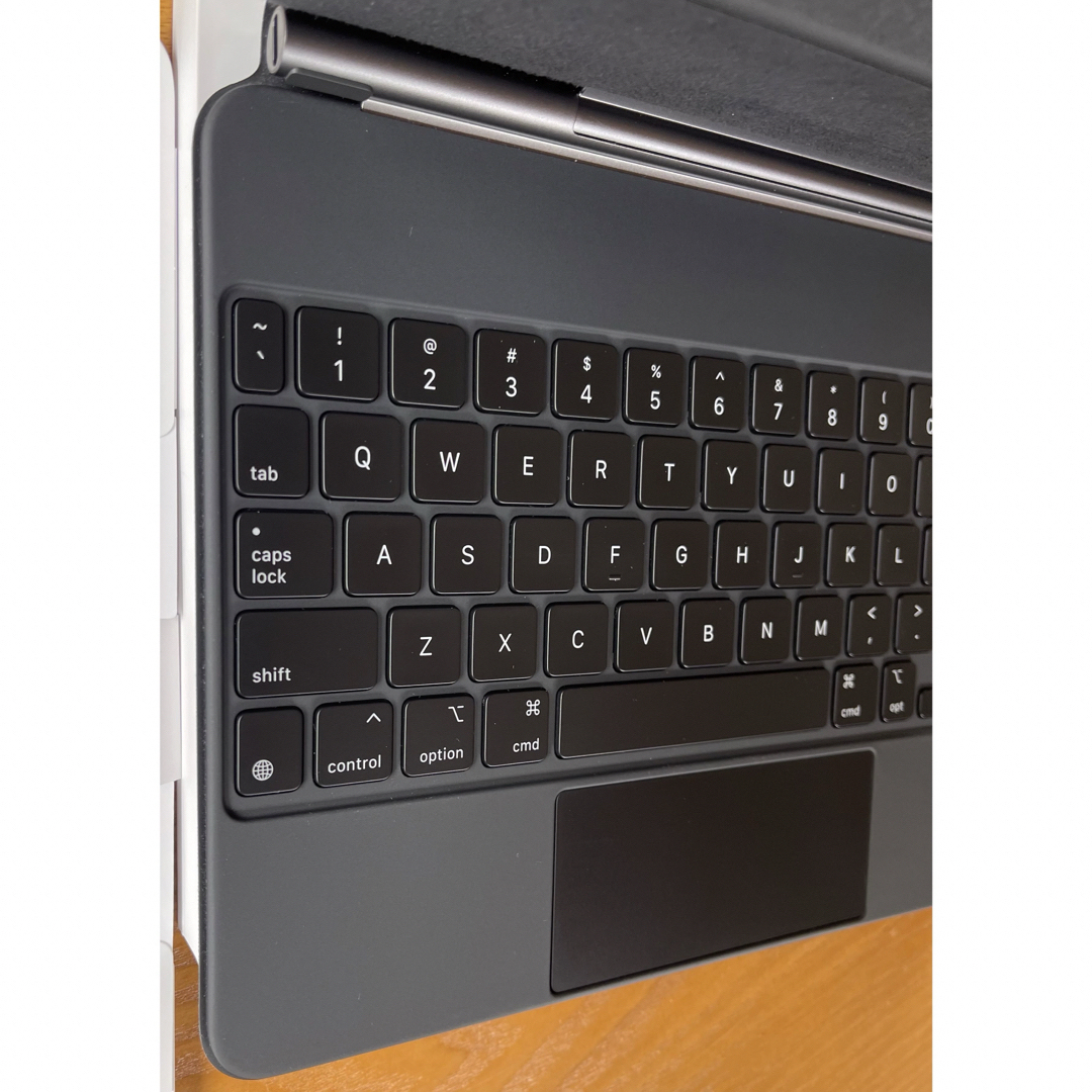 Apple(アップル)の新品同様11インチ iPad Pro用 Magic Keyboard 英語 US スマホ/家電/カメラのスマホアクセサリー(iPadケース)の商品写真