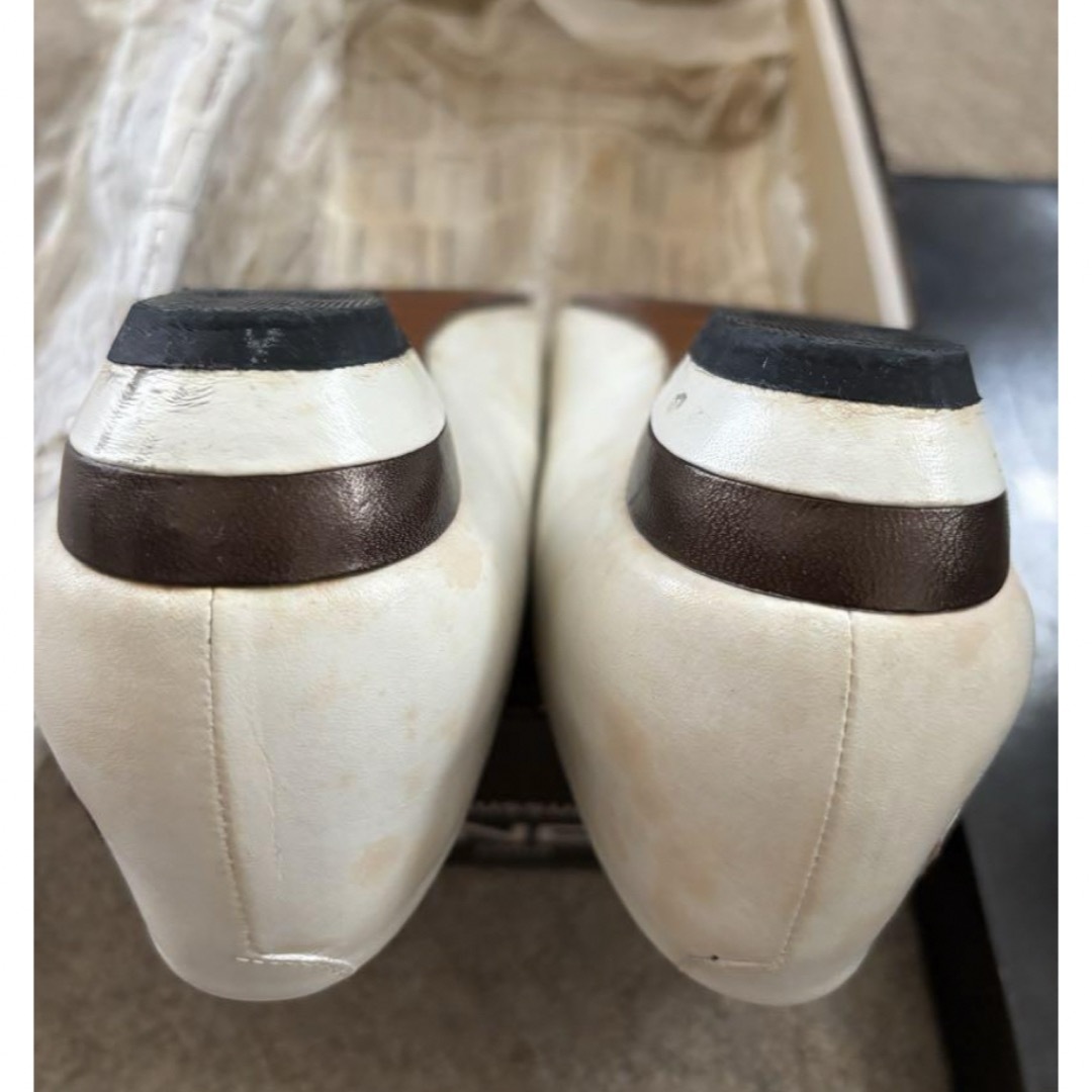LANCEL(ランセル)のランセル、パリ。白、サイズは22.5センチ 全体的に薄いシミがあります。、中古 レディースの靴/シューズ(ハイヒール/パンプス)の商品写真