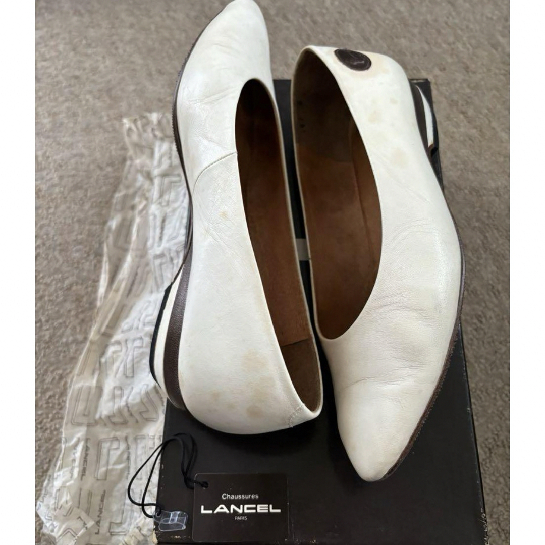 LANCEL(ランセル)のランセル、パリ。白、サイズは22.5センチ 全体的に薄いシミがあります。、中古 レディースの靴/シューズ(ハイヒール/パンプス)の商品写真