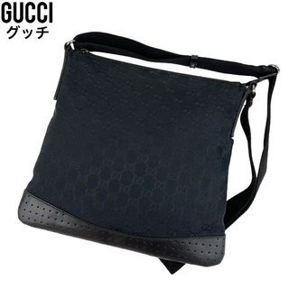 グッチ(Gucci)の✨良品　GUCCI ショルダーバッグ　ブラック　黒　サコッシュ　クロスボディ(ショルダーバッグ)