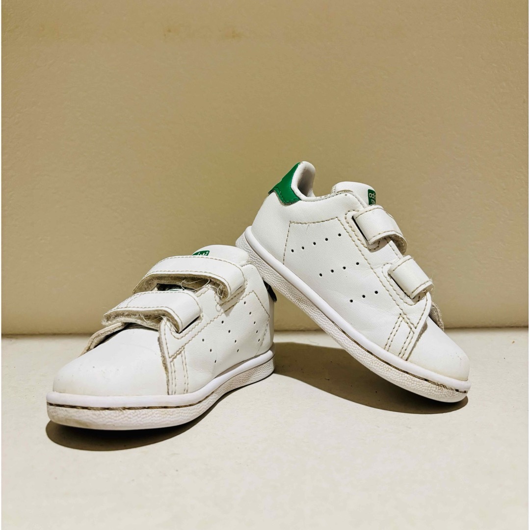 adidas(アディダス)のキッズ　スニーカー キッズ/ベビー/マタニティのベビー靴/シューズ(~14cm)(スニーカー)の商品写真