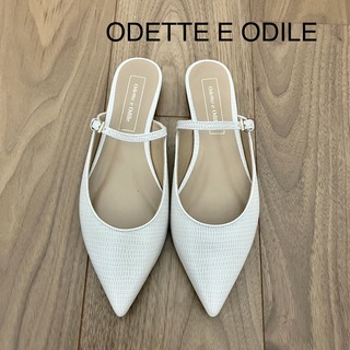 オデットエオディール(Odette e Odile)のODETTE E ODILE ポインテッドストラップミュール　ホワイト　22cm(ミュール)