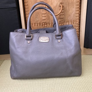 マイケルコース(Michael Kors)のマイケルコース　ハンドバッグ　グレー(ハンドバッグ)