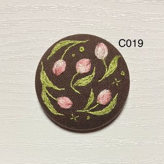 【C019】チューリップ刺繍ブローチ(ヘアゴム) ハンドメイド 花 北欧(ブローチ/コサージュ)