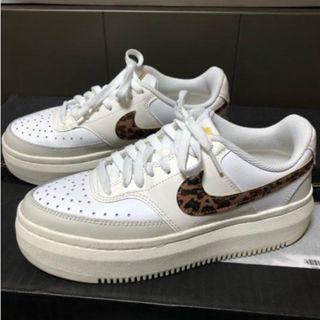 ナイキ(NIKE)のナイキコートビジョン厚底スニーカー(スニーカー)