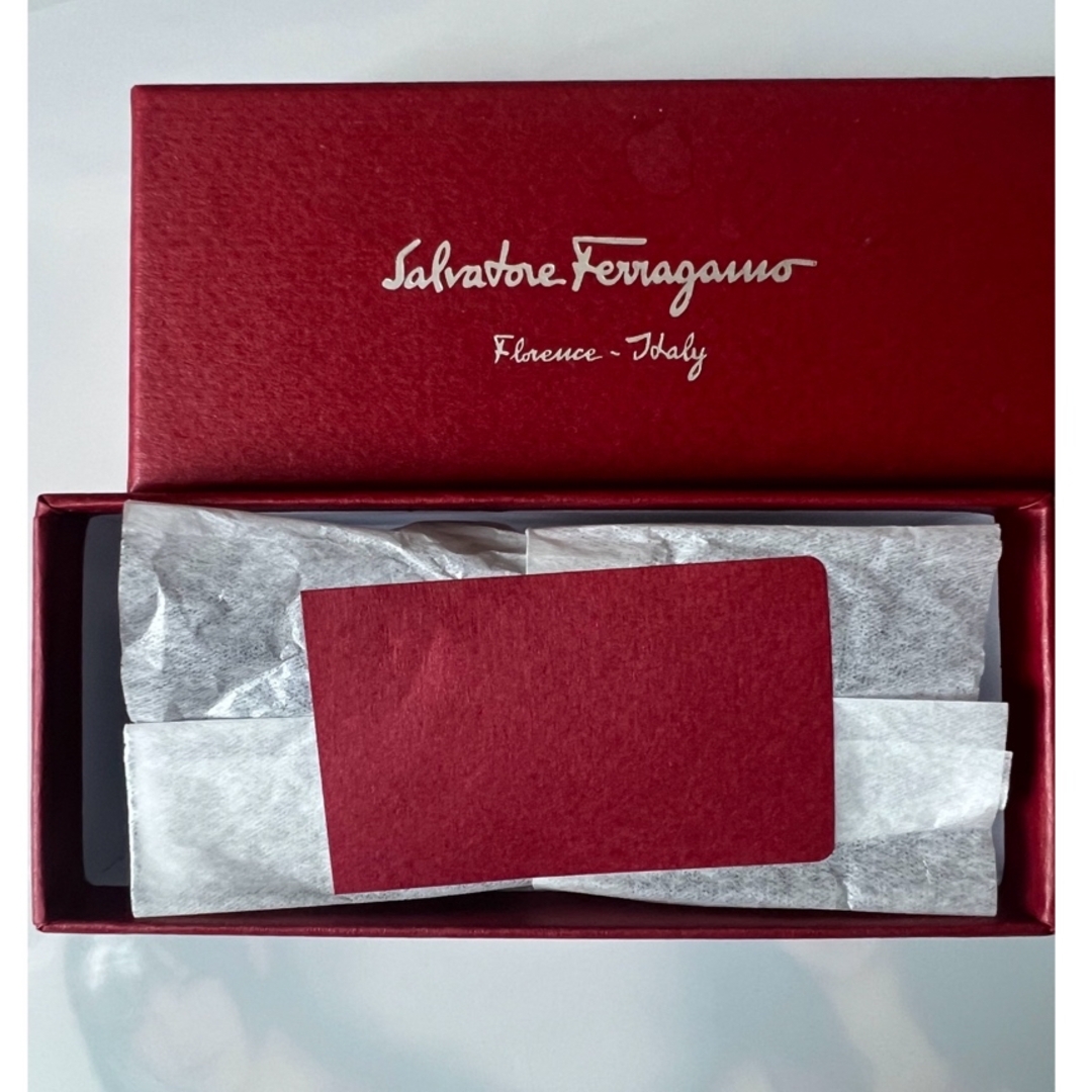 Salvatore Ferragamo(サルヴァトーレフェラガモ)の新品未使用　フェラガモ　バレッタ レディースのヘアアクセサリー(バレッタ/ヘアクリップ)の商品写真