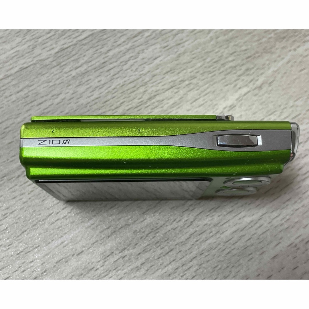 富士フイルム(フジフイルム)のFUJI FILM デジタルカメラ FinePix Z FINEPIX Z10F スマホ/家電/カメラのカメラ(コンパクトデジタルカメラ)の商品写真