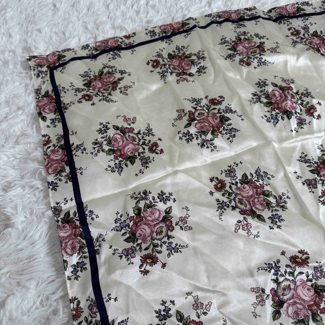 スカーフ シルク素材 大判サイズ レディースのファッション小物(バンダナ/スカーフ)の商品写真