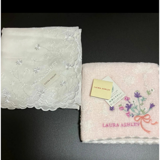ローラアシュレイ(LAURA ASHLEY)の未使用　LAURA ASHLEY  刺繍白ハンカチ&タオルハンカチ　　(ハンカチ)