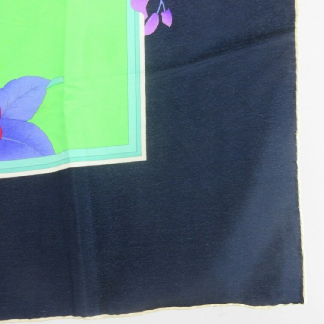 LEONARD(レオナール)のレオナール LEONARD ブランドロゴ スカーフ シルク 花 ネイビー STK レディースのファッション小物(バンダナ/スカーフ)の商品写真
