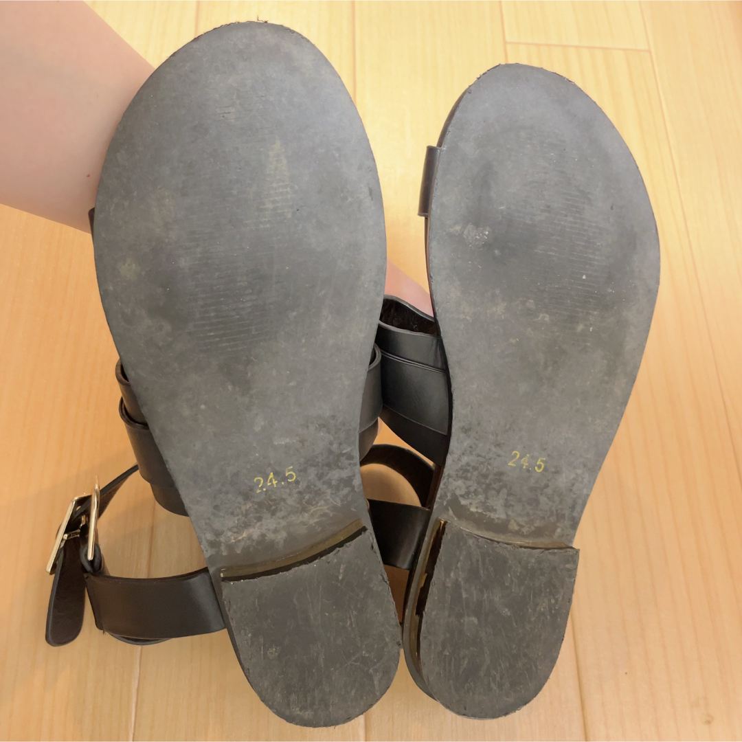 ENVYM(アンビー)の【美品】ENVYM ゴールド フラット サンダル レディースの靴/シューズ(サンダル)の商品写真