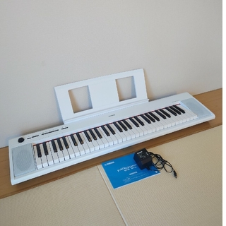 ヤマハ(ヤマハ)のヤマハpiaggero 電子キーボード NP-12WH 2022年製　OGKヘル(電子ピアノ)