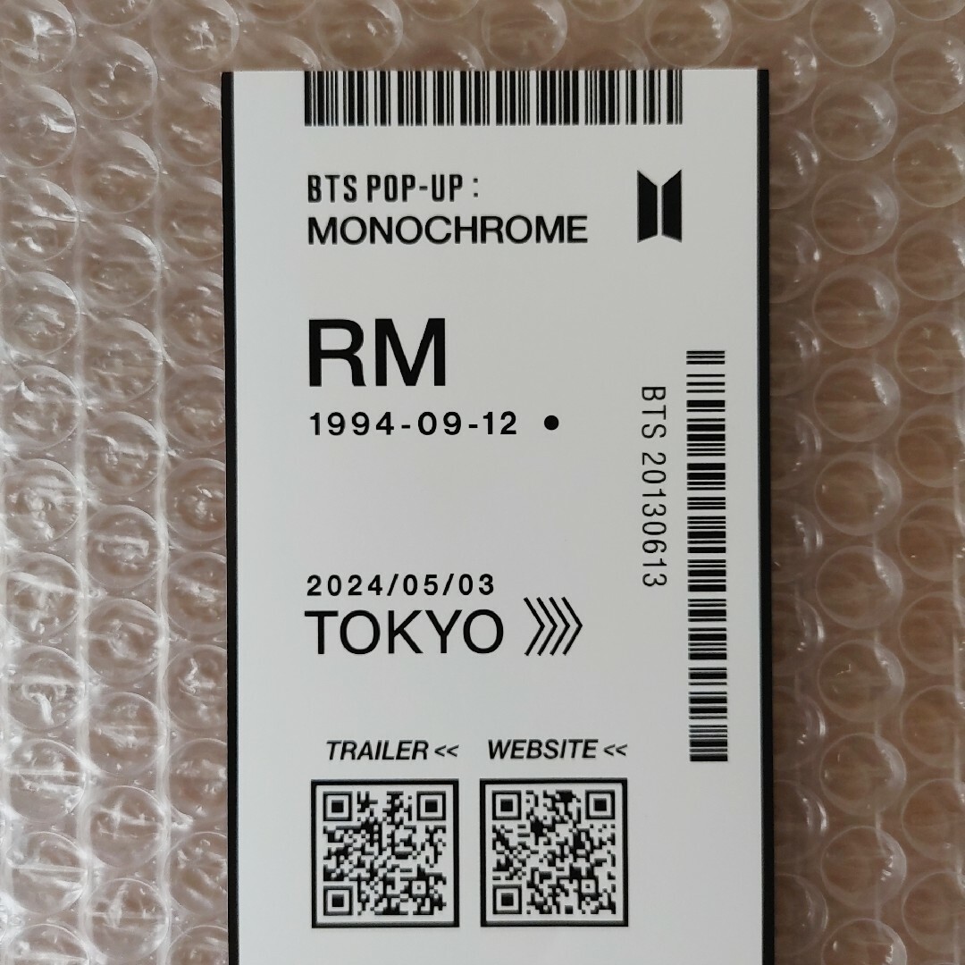 防弾少年団(BTS)(ボウダンショウネンダン)のRM MONOCHROME TOKYO 来場記念ノベルティバッゲージタグ エンタメ/ホビーのコレクション(ノベルティグッズ)の商品写真
